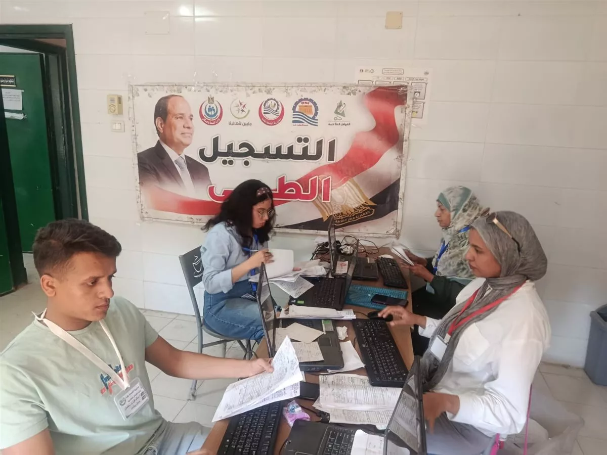 صحة قنا: قافلة طبية مجانية تنجح في تقديم خدماتها لـ732 مواطنا بقرية كرم عمران بمركز قنا