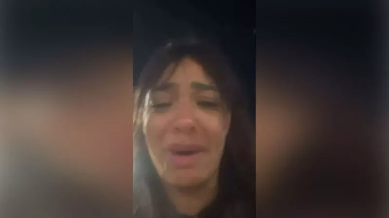 فتاة تستغيث