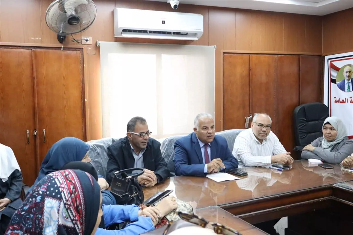وكيل التعليم بالدقهلية يناقش تفعيل لائحة الانضباط مع مديري المدارس المتميزين