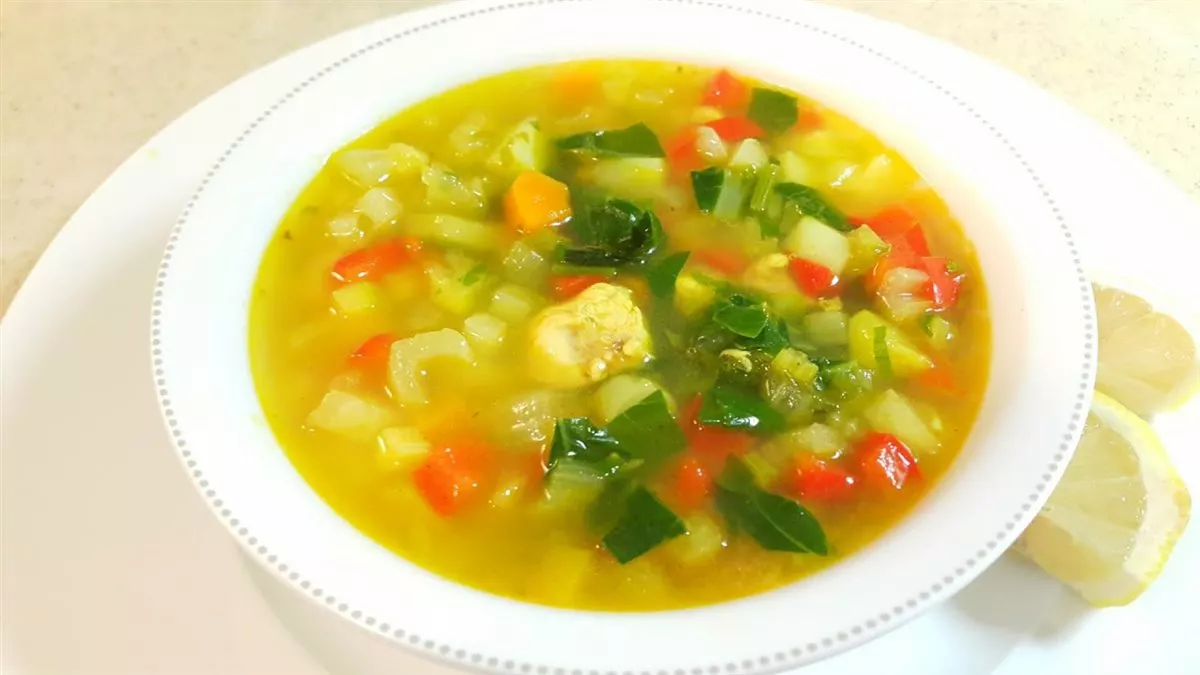 شوربة الدجاج والخضروات