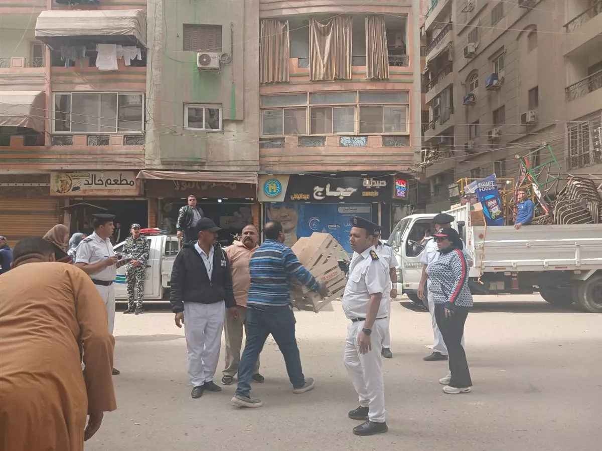 محافظ الدقهلية يتابع حملة مكبرة لرفع الإشغالات والتعديات بشوارع غرب المنصورة