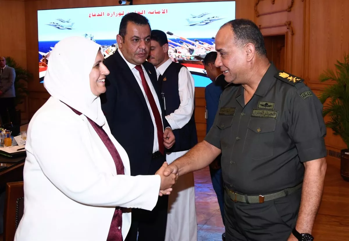 وزير الدفاع يستقبل وفد لجنة الدفاع والأمن القومي بمجلس النواب ويؤكد جاهزية القوات المسلحة (صور)