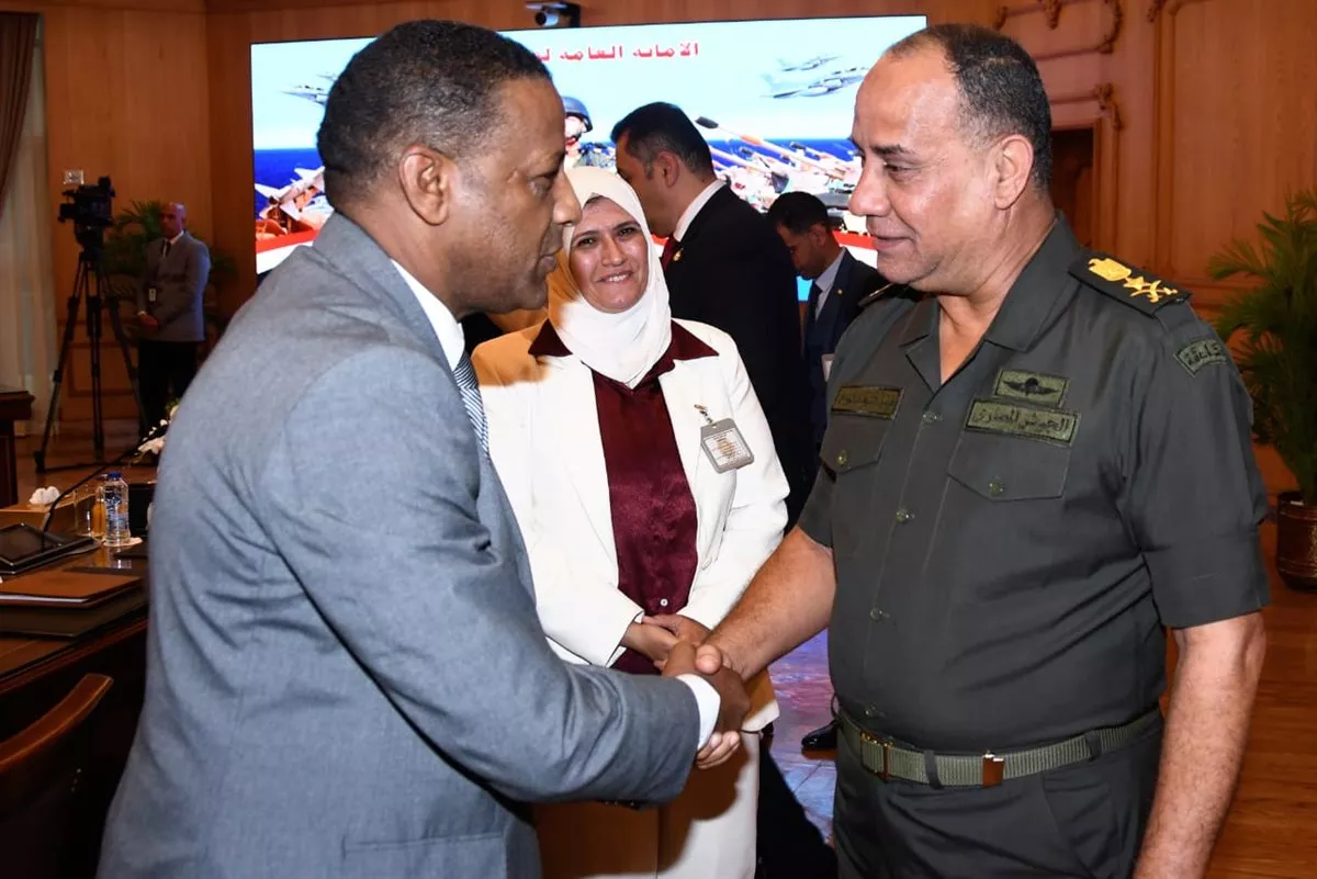وزير الدفاع يستقبل وفد لجنة الدفاع والأمن القومي بمجلس النواب ويؤكد جاهزية القوات المسلحة (صور)