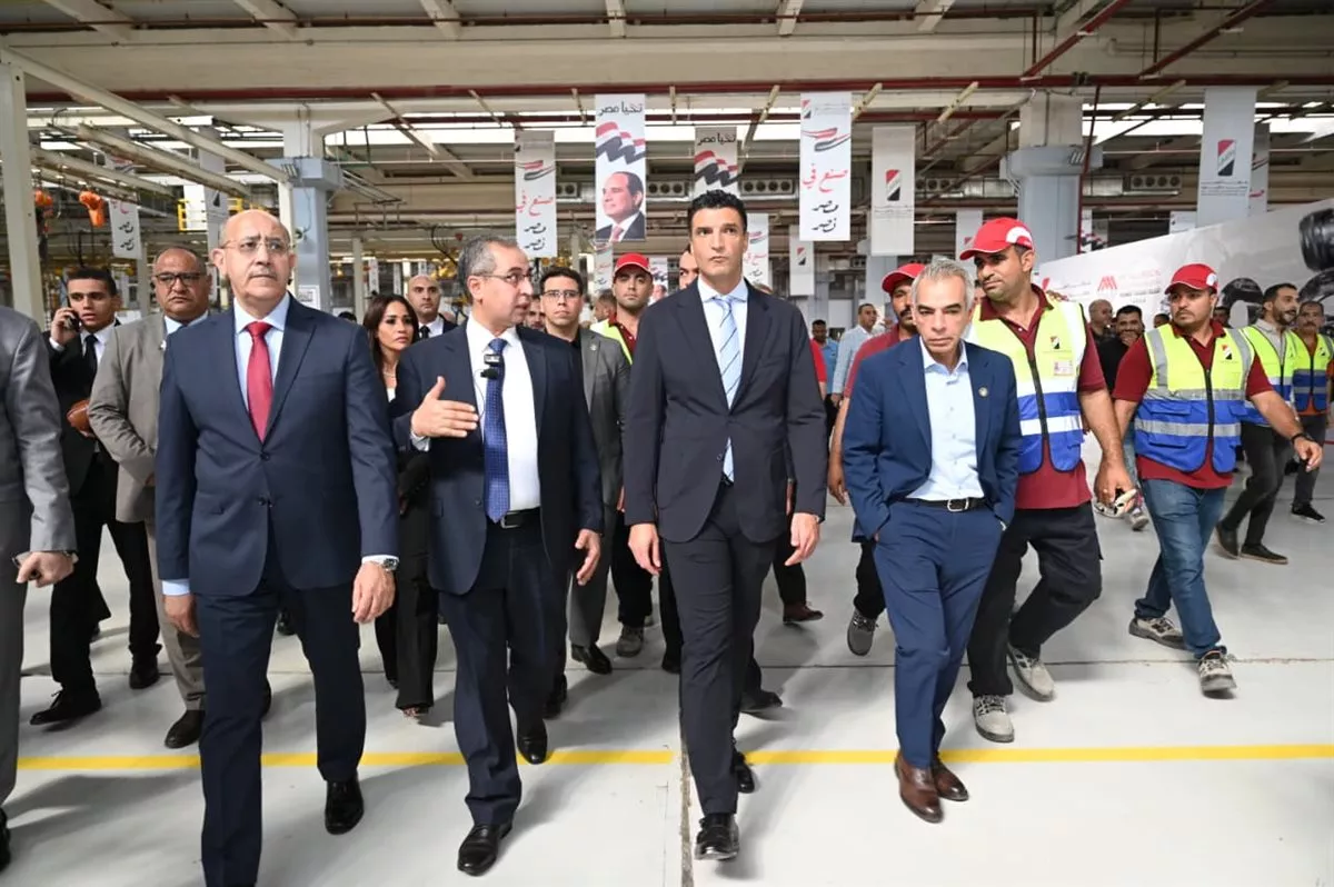 وزيرا الصناعة والكهرباء يشهدان إطلاق إنتاج أول سيارة كهربائية بنسبة مكون محلي 45%