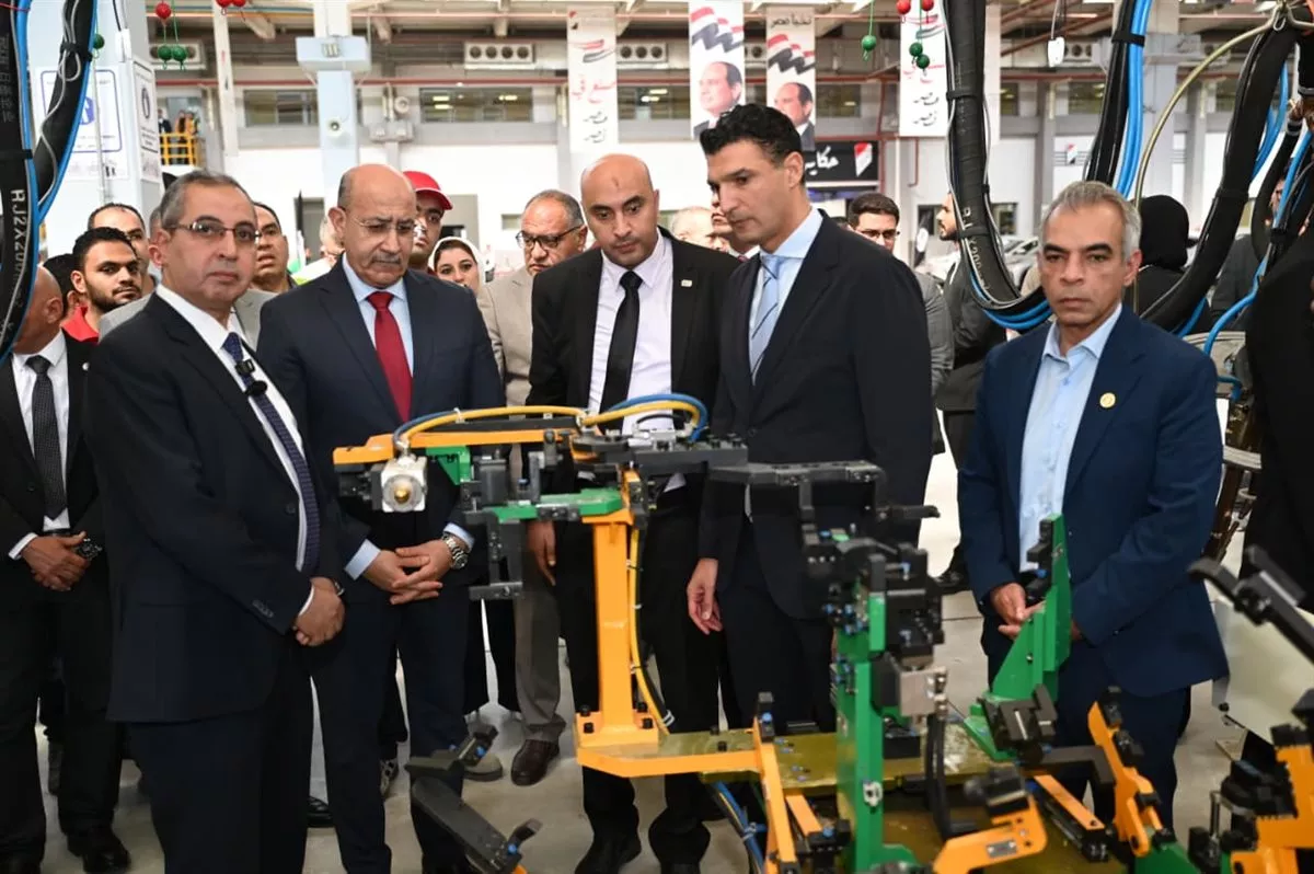 وزيرا الصناعة والكهرباء يشهدان إطلاق إنتاج أول سيارة كهربائية بنسبة مكون محلي 45%