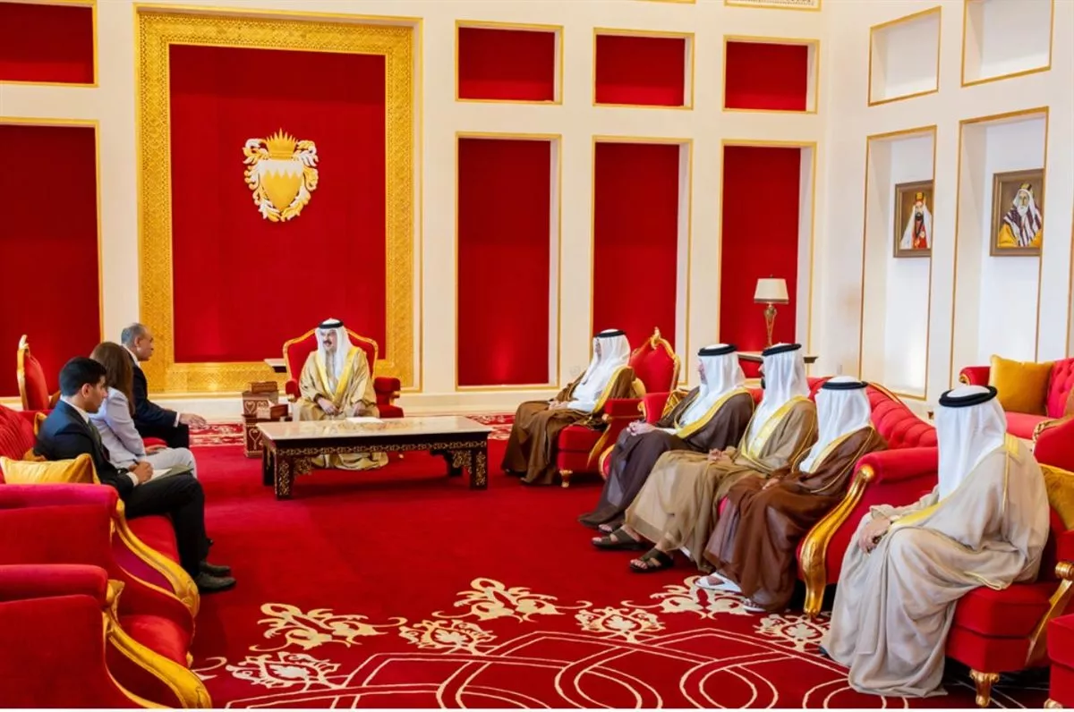 وزير الخارجية يسلم رسالة خطية من الرئيس السيسي إلى ملك البحرين