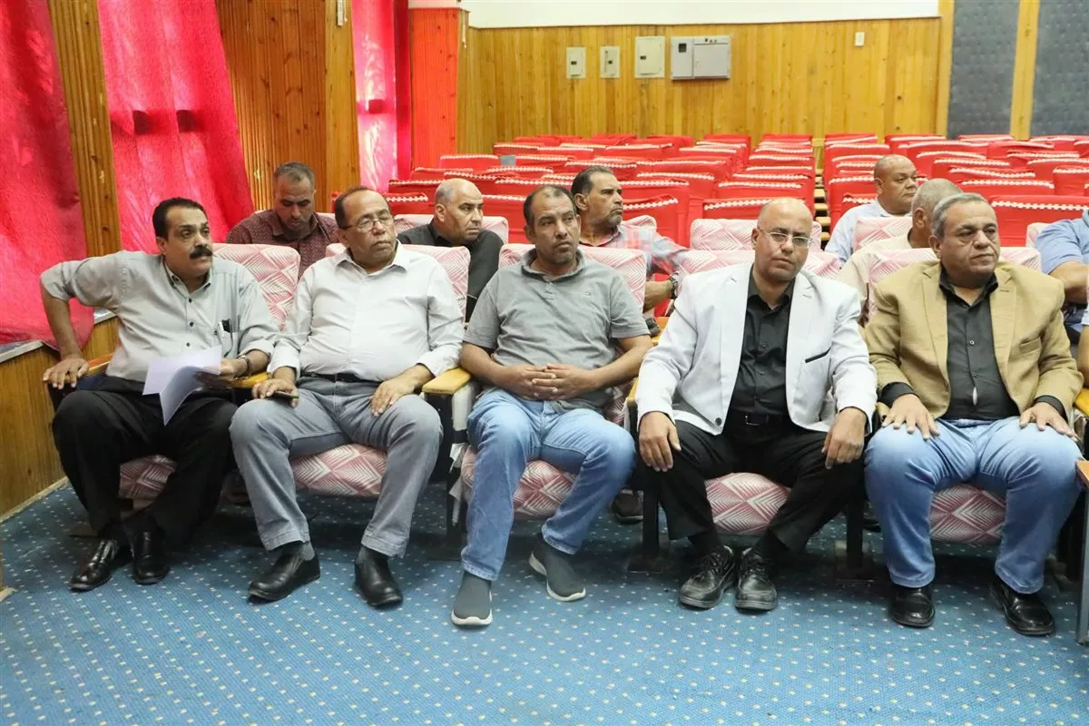 مدير تعليم الوادي الجديد يناقش جهود القضاء على صعوبات القراءة والكتابة لدى الطلاب