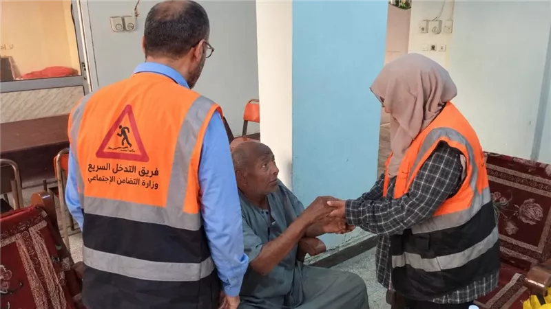 رفضت أسرته استلامه، تفاصيل إنقاذ مسن يبلغ 65 عامًا بأسوان  